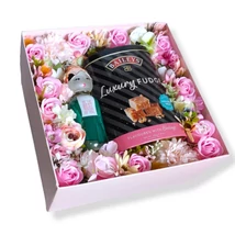 BoxEnjoy - óriás kocka box - Baileys Luxury Fudge és Benetton Sisterland Green Jasmine