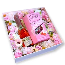 BoxEnjoy -  kocka desszert doboz - szappanrózsa, LINDOR Fehércsokoládés-Epres Trüffel Lágyan Olvadó Tejszínes Töltelékkel 200 g és Törley Charmant Rosé Fehér Édes Pezsgő 0,2 l