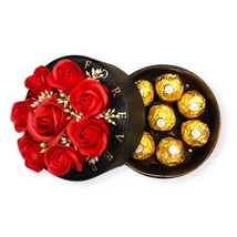 BoxEnjoy - fekete búrás virágdoboz desszerttel - Szappanrózsa és Ferrero Rocher