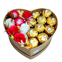 BoxEnjoy - natur szív desszert doboz- piros szappanrózsával és Ferrero Rocher-val