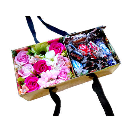 BoxEnjoy - arany box ajándékdoboz rózsaszín szappanrózsával - Celebrations csokoládé válogatás